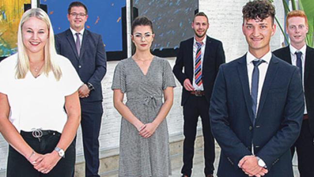 Acht Brandkassen-Azubis erfolgreich geprüft