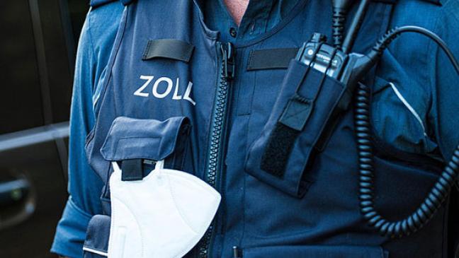 Zöllner stellen über 8000 Zigaretten sicher