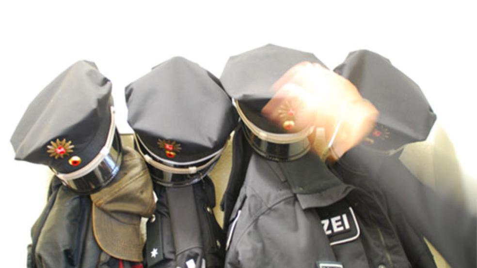 Die Polizei warnt vor Betrügern im Leeraner Kreisgebiet und bittet um Hinweise. © Foto: RZ-Archiv