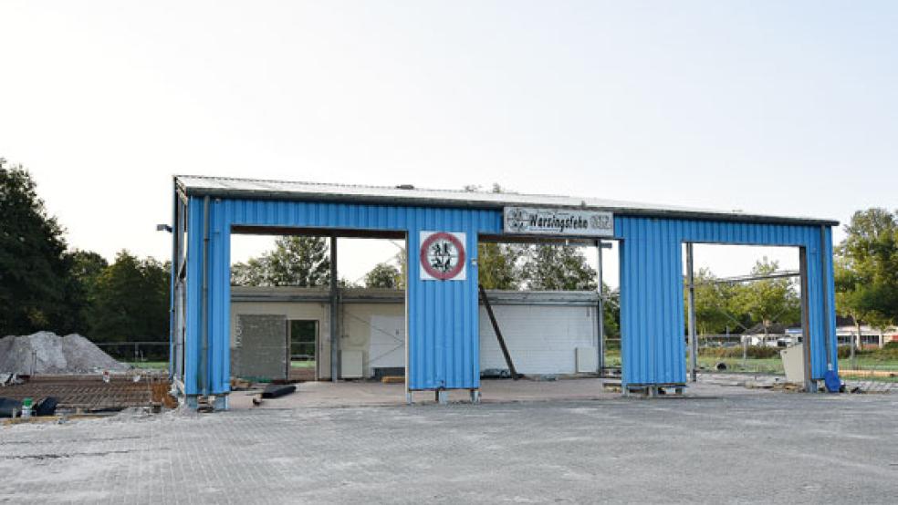 Der Baustopp des Feuerwehrhauses in Warsingsfehn wurde beendet, da es leider nach dem Abbruch keine Alternative gibt, die Sicherheit der Bevölkerung zu gewährleisten, so die CDU.  © Foto: CDU