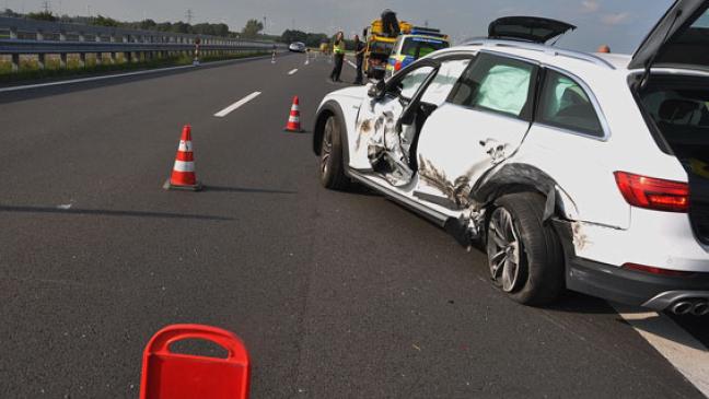 BMW überschlägt sich bei Unfall auf der Autobahn 31