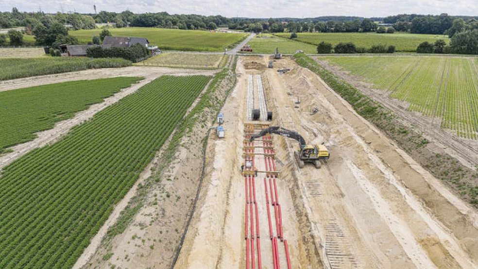 Beispiel für den Trassenbau eines Amprion-Projektes. Auch durchs Rheiderland soll eine Strom-Schlagader verlegt werden, die den Windstrom nach Süden transportiert. © Foto: Amprion