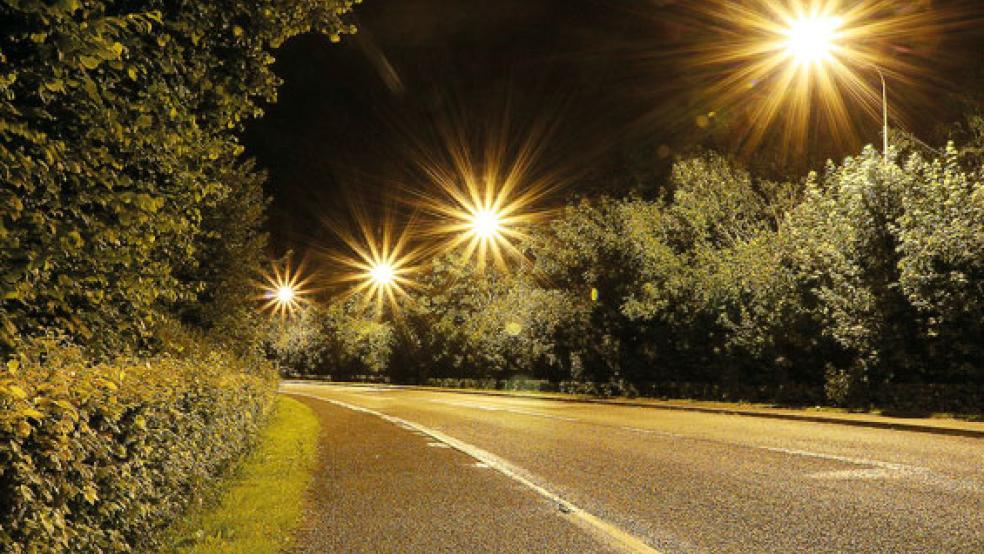 Eine bessere Beleuchtungsqualität bei etwa gleichbleibenden Kosten erhofft sich die Gemeinde Jemgum durch eine Umstellung auf die moderne LED-Technik. © Symbolfoto: Pixabay