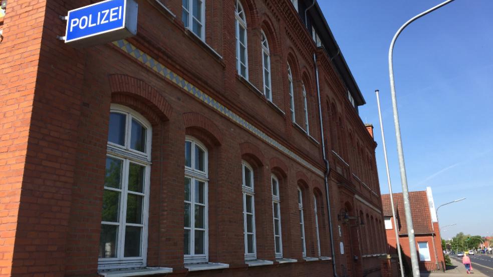 Nach einem Unfall in der Nacht von Sonntag auf Montag in Rhede bittet die Polizei um Zeugenhinweise.  © Hanken