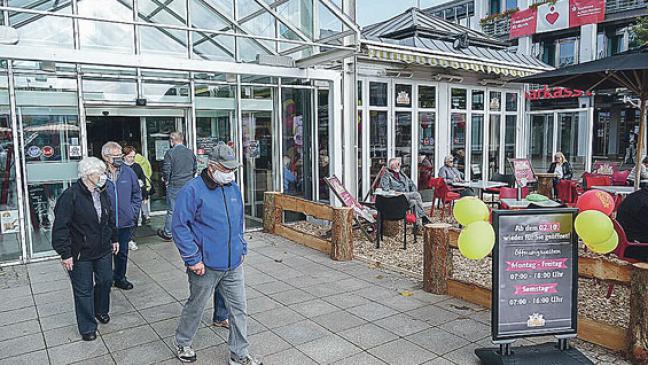 Zwei Ehemalige und ein Neuling