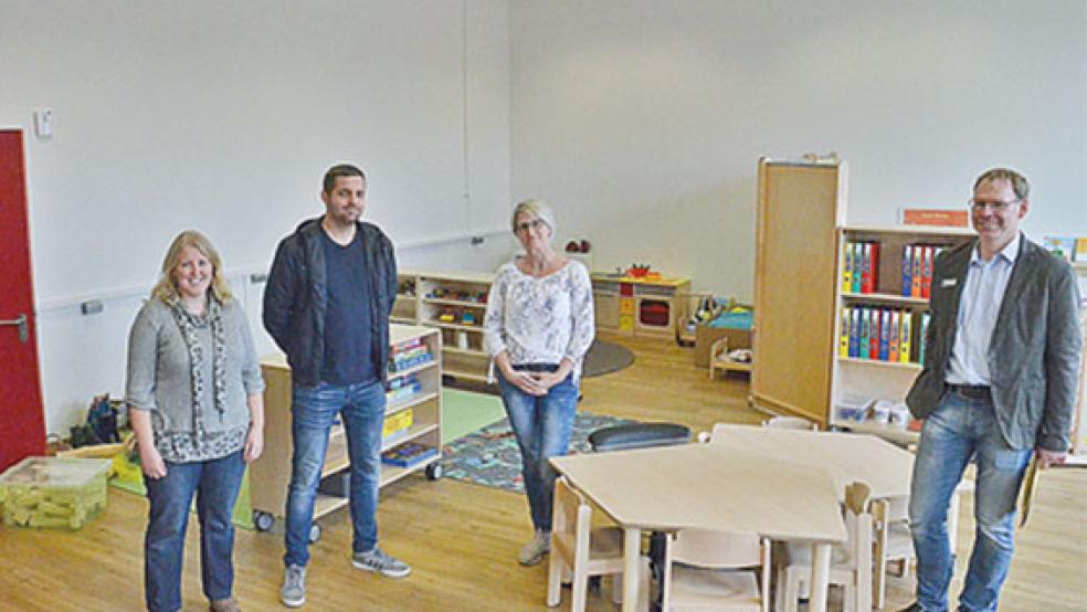 Das Foto zeigt von links: Bürgermeisterin Beatrix Kuhl, Erzieherin Estelle Feldmann, Erzieher Matthias Grote, Gruppenleiterin Nicole Boelmann und den Fachdienstleiter für Jugend, Schule und Sport Björn Steinau. © Foto: Ammermann
