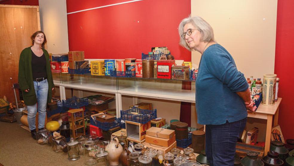 Daniela Akkermann (links) und Hilke Boomgarden stellten im Gespräch mit der RZ die Schwierigkeiten für eine Wiedereröffnung des Museums dar. © Foto: Eden