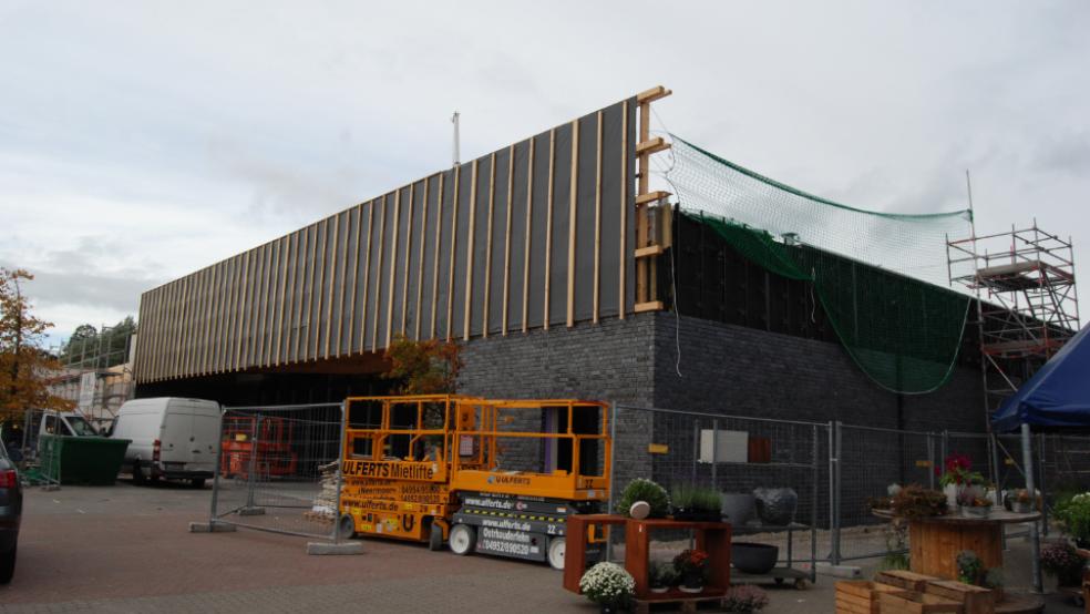 Der künftige Aldi-Markt in Weener steht schon im Rohbau. © Foto: Hoegen