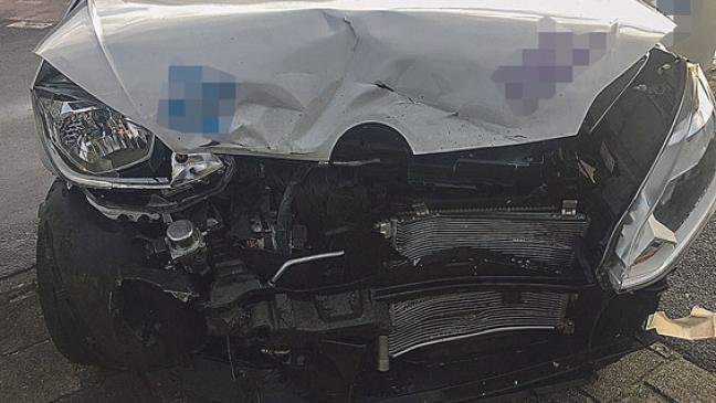 Zwei Fahrerinnen verletzt