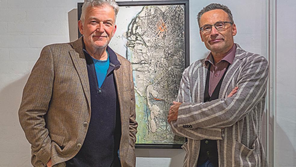 Gastgeber und kreativer Gast: Ulrich Schnelle (links) und Filip Caby, der heute seine Bilder in Boen ausstellt. © Foto: privat