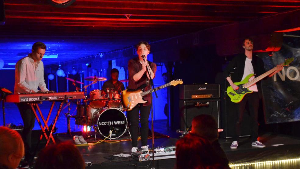 Den Auftakt zur Zollhaus-Sitzkonzertreihe machte am Freitagabend die Indie-Band »North West« aus Hamburg. © Fotos: Ammermann