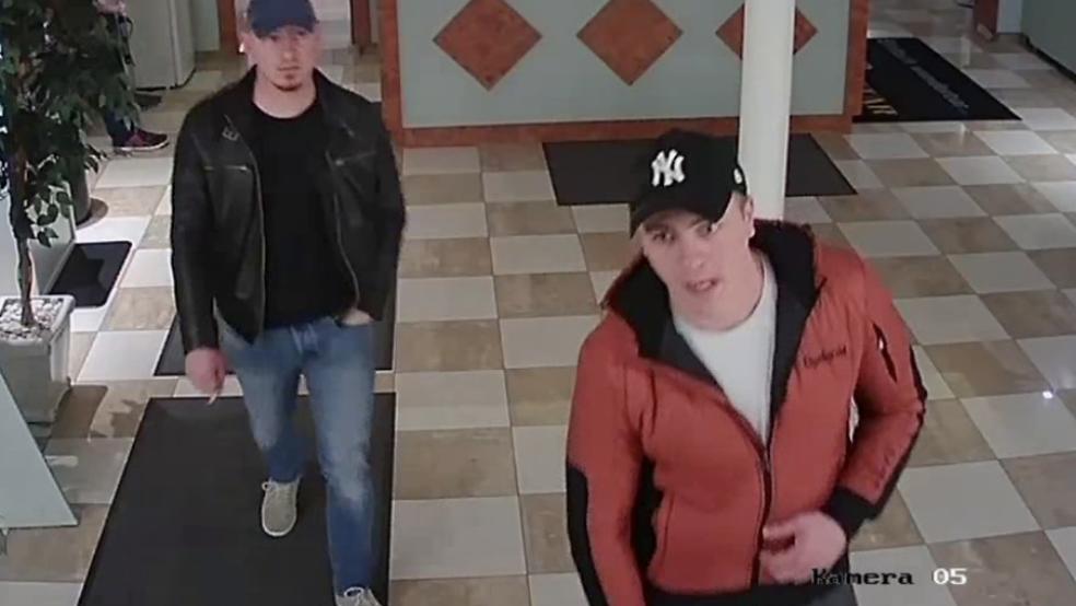 Die Polizei bittet um Hinweise, die zur Identifizierung und Ergreifung der beiden Täter führen. © Polizei