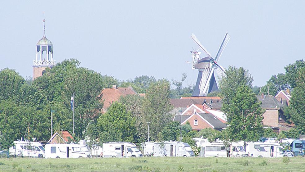 Die guten Besucherzahlen der Wohnmobilstellplätze in der Gemeinde Jemgum sorgen dafür, dass die Gemeinde zumindest beim Gästebeitrag keine allzu herben Verluste hinnehmen muss. Das Foto zeigt den Stellplatz in Ditzum. © Foto: Szyska