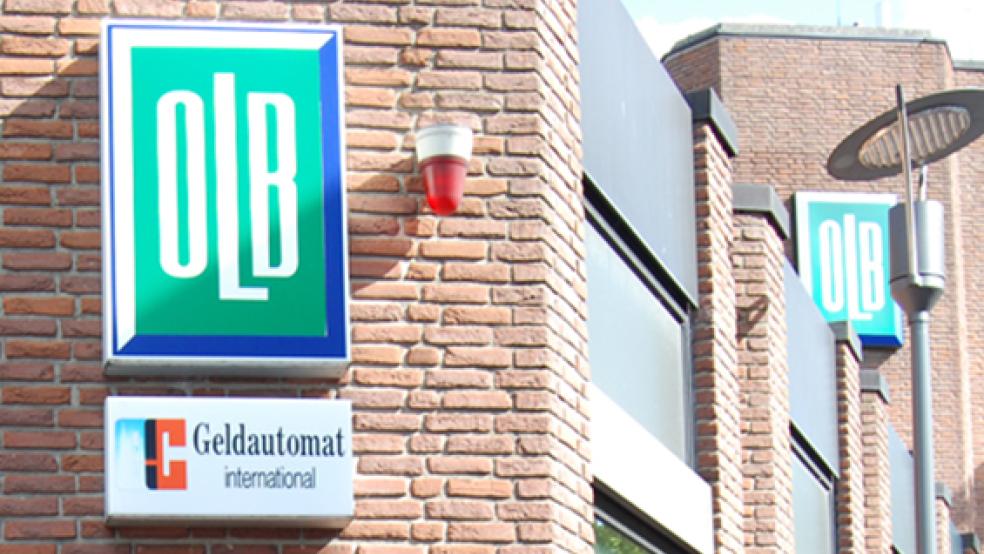 Die Oldenburgische Landesbank, hier ein Blick auf die Fassade der Niederlassung in Leer, schließt MItte November mit Remels eine Filiale im Landkreis Leer. © Foto: Archiv