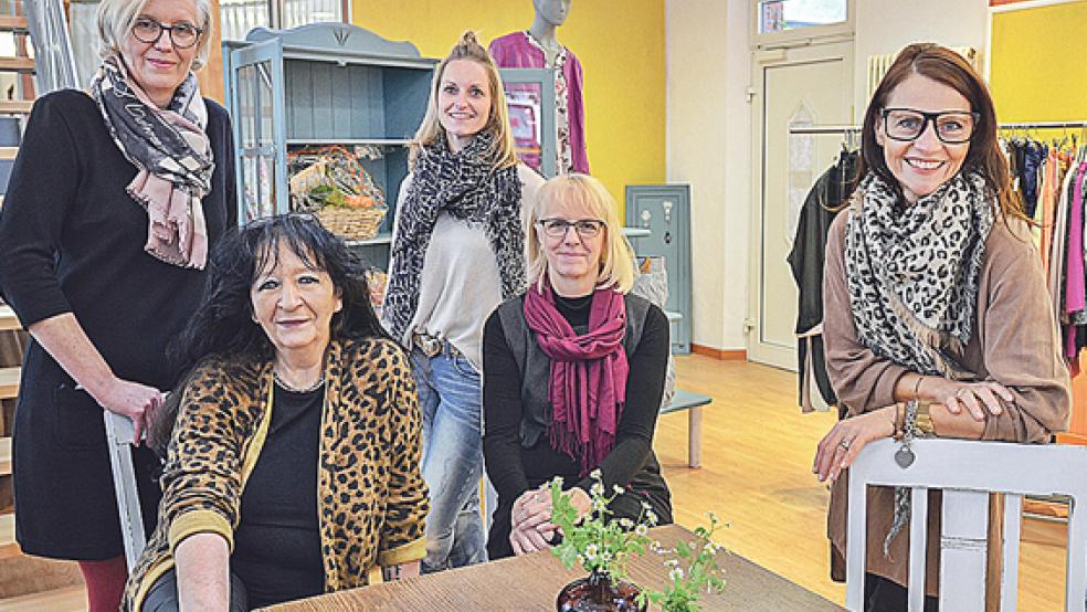 Das Team von »Juli`s Est 2020«. Von links stehend: Jurine Abeln, Astrid Rump, Bettina Lixfeld-Sozomenou, sitzend: Marion Brinkmann und Linda Fischer. © Foto: Ammermann