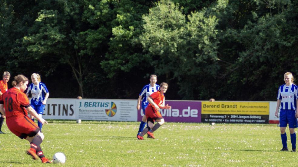 Am 26. Mai 2018 spielten Jemgum und Möhlenwarf zuletzt gegeneinander - damals noch in der Ostfrieslandliga. © Foto: Ostendorp