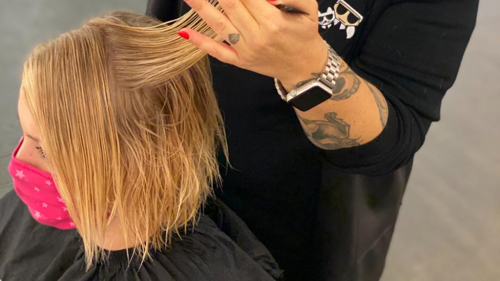 Friseure müssen viele Hygienemaßnahmen einhalten, um sich und die Kunden zu schützen. © Foto: Salon Hairfashion
