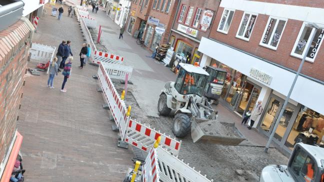 Seitenwechsel: Neue Steine in Fußgängerzone verlegt