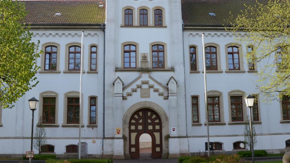 Am Landgericht in Aurich muss sich derzeit ein Pärchen wegen einer Reihe von Straftaten verantworten. © Foto: Hanken