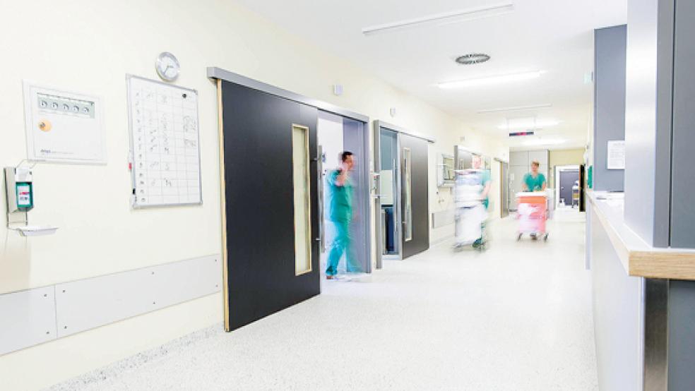 Das Klinikum Leer hat seine bisherige Intensivstation, hier ein Symbolfoto, in diesem Jahr erheblich ausgebaut. 24 Betten mit Beatmungsplätzen stehen aktuell zur Verfügung, dazu weitere sechs Intensivbetten für Kinder. Auch im Krankenhaus Rheiderland in Weener gibt es erstmals zwei Intensivbetten mit Beatmungsmöglichkeit. © Symbolfoto: Klinikum Leer