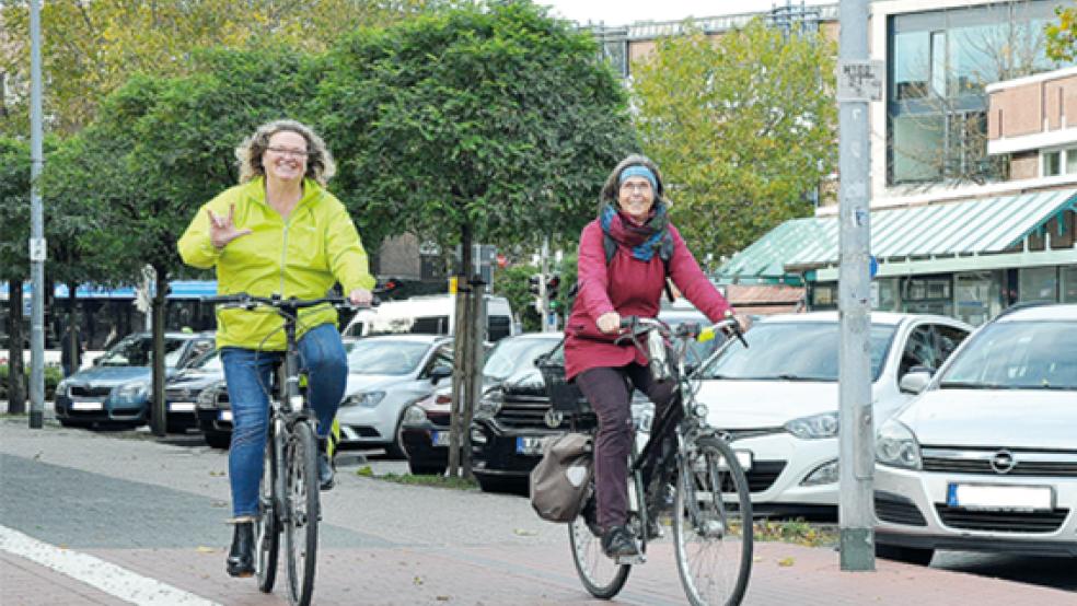 Sind begeisterte Radfahrerinnen und befreundet: Lydia Niemeyer (links) und Angelika Boden.  © Foto: Boelmann