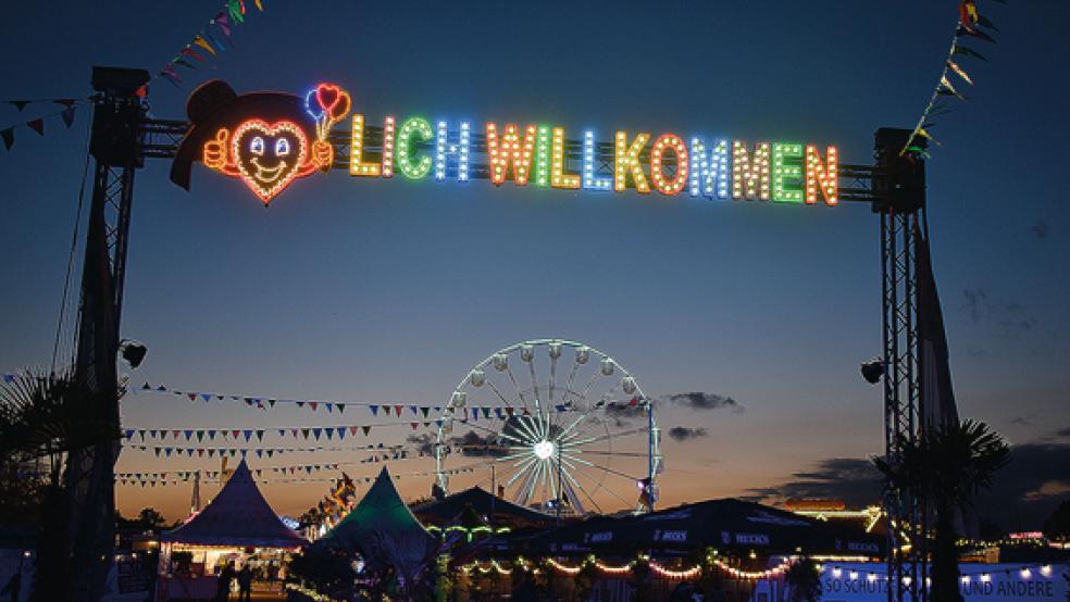 Auch Besucher aus dem Rheiderland sind »Herzlich Willkommen« auf dem Bliede-Park in Emden.  © Kuper