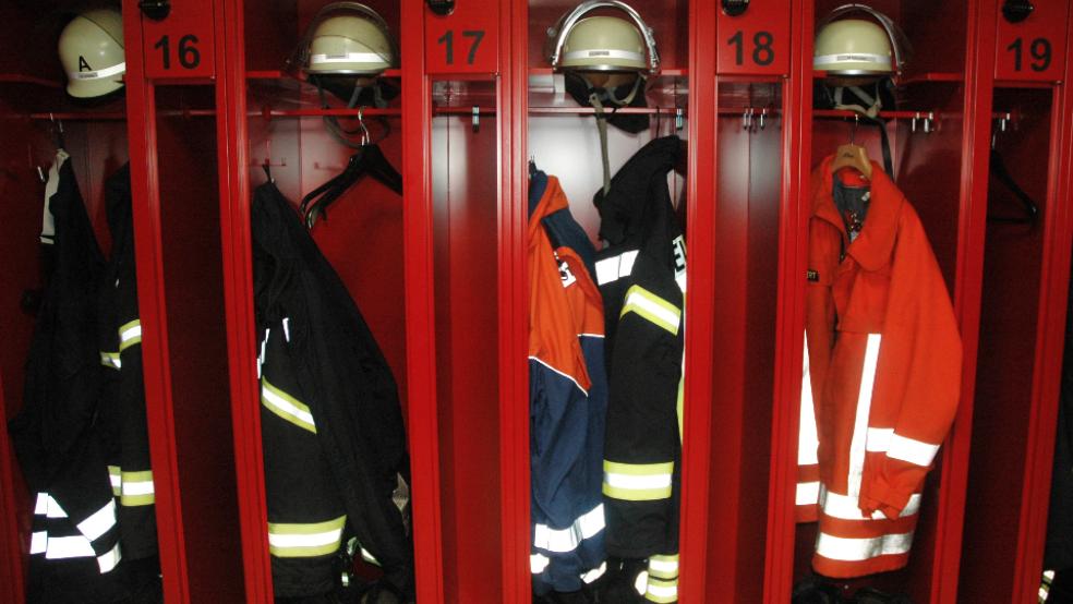 Die Feuerwehr Weener rückte am Freitagabend zum Brennstoffwerk an der Industriestraße aus. © Symbolfoto: Szyska