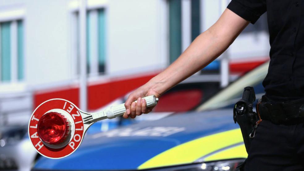 Auf dem Weg zur Dienststelle wurde ein Polizeibeamter von dem 47-Jährigen beleidigt. © Symbolfoto: Polizei