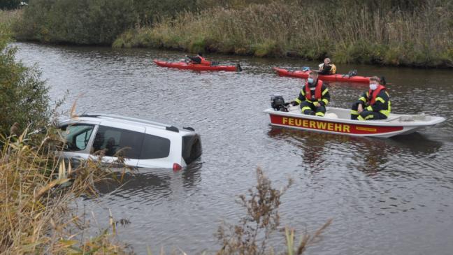 Auto in Wieke - Fahrer springt heraus