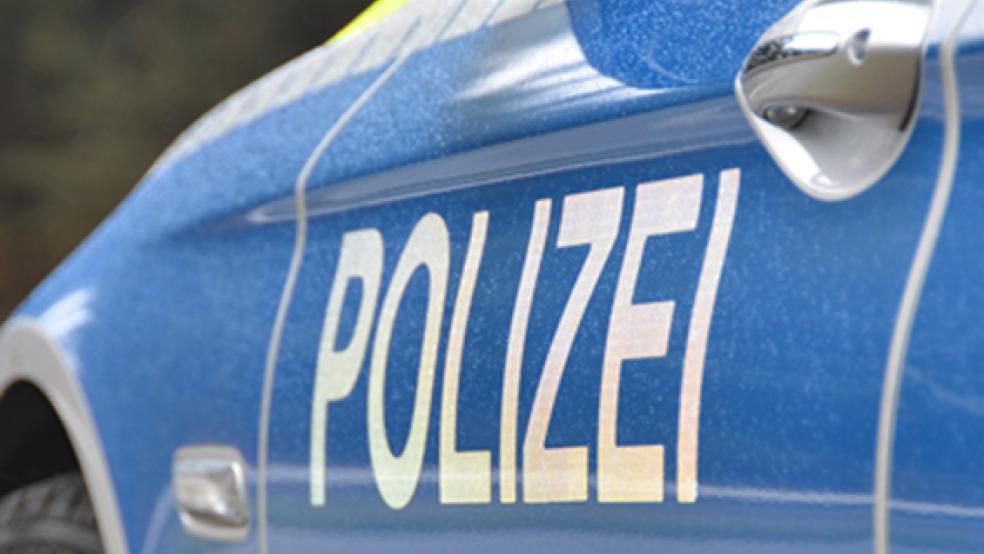 Ein 14-jähriges Mädchen hat am Freitagabend in Warsingsfehn einen Autounfall verursacht, bei dem es sich leichte Verletzungen zuzog. Ihre gleichaltrige Beifahrerin blieb unverletzt. © Foto: Polizei