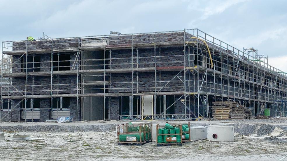 Der zweigeschossige Kopfbau der neuen Ausbildungswerkstatt. Hier werden unter anderem Verwaltungsräume ihren Platz finden. © Foto: Hanken