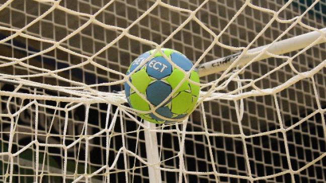 Holthusens Handballern gelingt der verspätete Auftakt