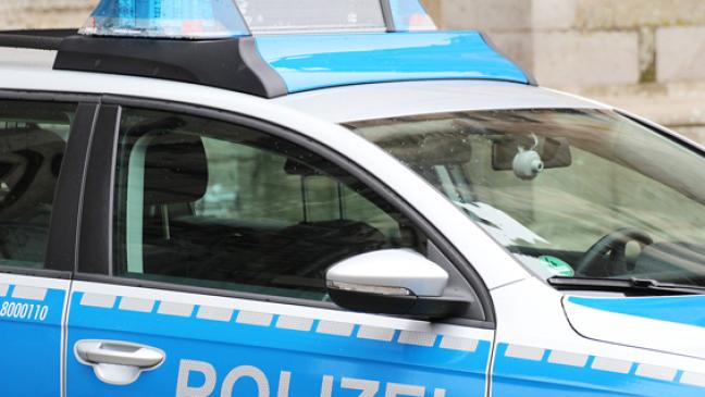 Motorradfahrer gerät ins Rutschen