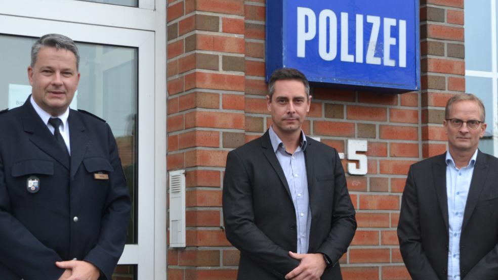 Stabswechsel: Polizeidirektor Stephan Zwerg, Polizeirat Dirk Oidtmann und Erster Kriminalhauptkommissar Andreas Jacobs (von links). © Foto: Polizei