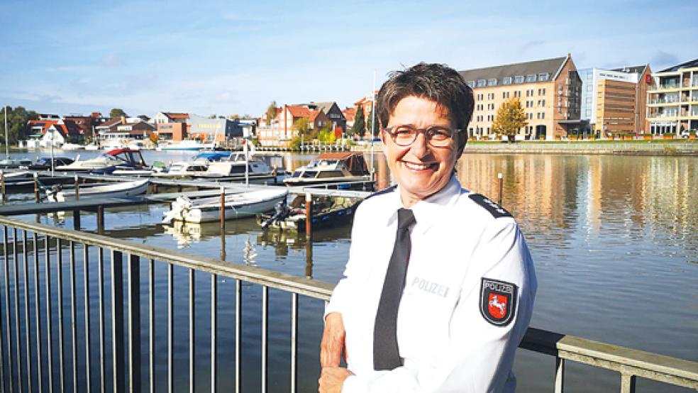 Christa Frigger von der Polizeiinspektion Leer-Emden gibt wertvolle Ratschläge.  © Foto: Polizei