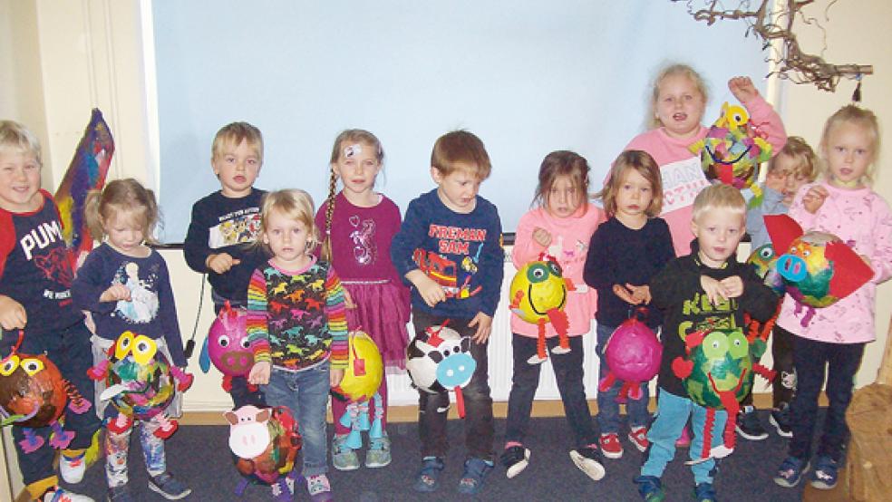 Beim Laternenfrühstück im Kindergarten Möhlenwarf gab es auch warme Würstchen und Kakao und die Kinder konnten ihre Martini-Laternen in den abgedunkelten Räumen des Kindergartens leuchten lassen.  © privat