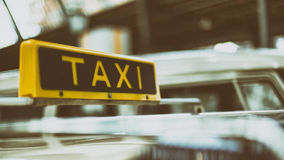 In Aurich ist eine Taxifahrerin am Montagmorgen beraubt worden. © Foto: pixabay