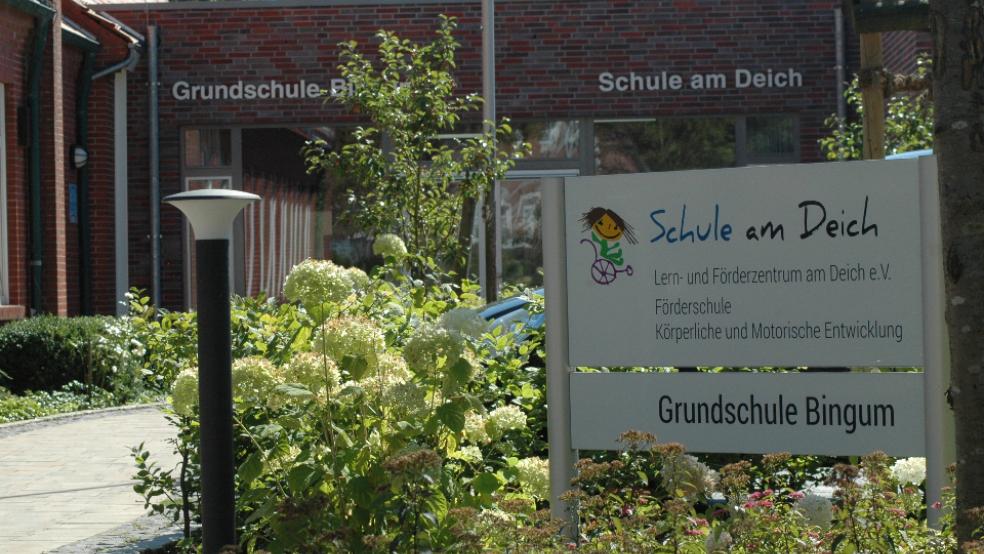 An den beiden benachbarten Gebäuden der Grundschule und der »Schule am Deich« in Bingum ist es am vergangenen Wochenende zum wiederholten Mal zu diversen Sachbeschädigungen gekommen. © Archivfoto: Szyska