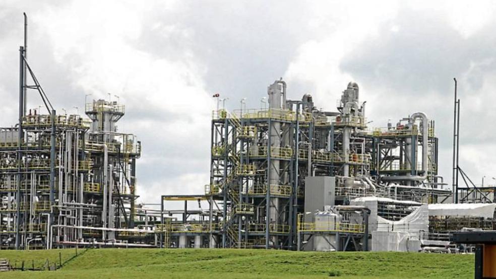 Nicht alles ist schön, was aus den Niederlanden kommt: Industrie in Delfzijl. © Foto: Voitel