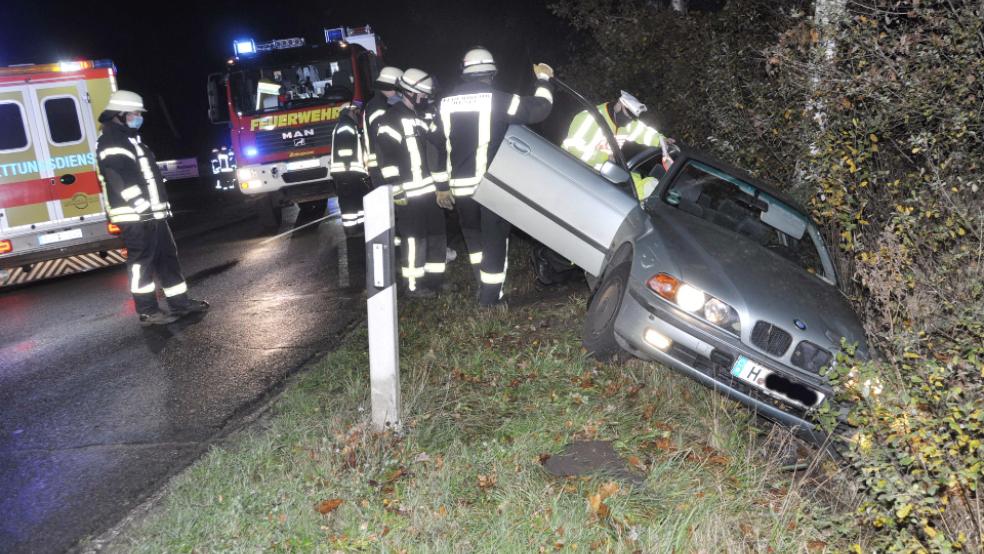 In Firrel hat sich gestern Abend ein Unfall ereignet, bei dem ein Autofahrer schwer verletzt wurde. © Foto: Wolters