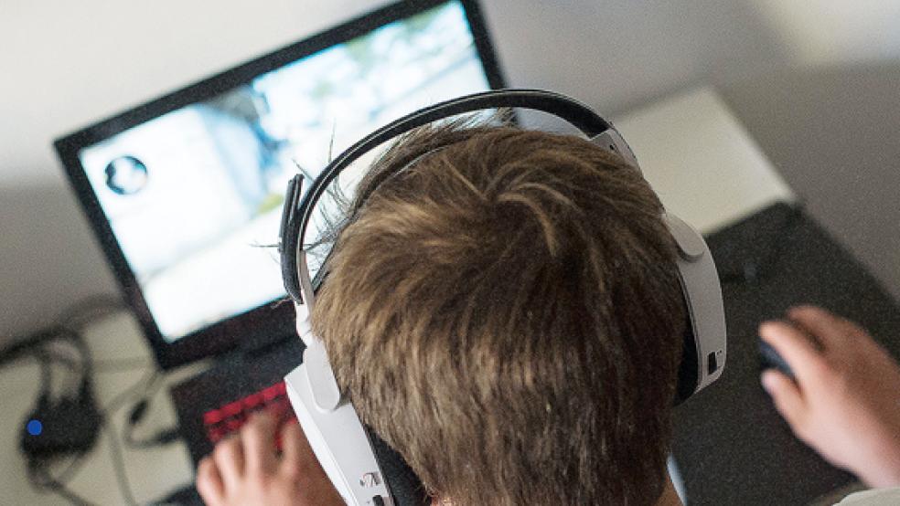 Der Umgang mit dem Internet kann süchtig machen. Beratungsstellen wie die Fachstelle für Sucht und Suchtprävention in Leer bieten Hilfe an. © Foto: dpa