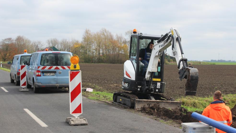 Der Wasserversorgungsverband Rheiderland verlegt derzeit neue Wasserleitungen zwischen Charlotten- und Landschaftspolder.  © Foto: Berents