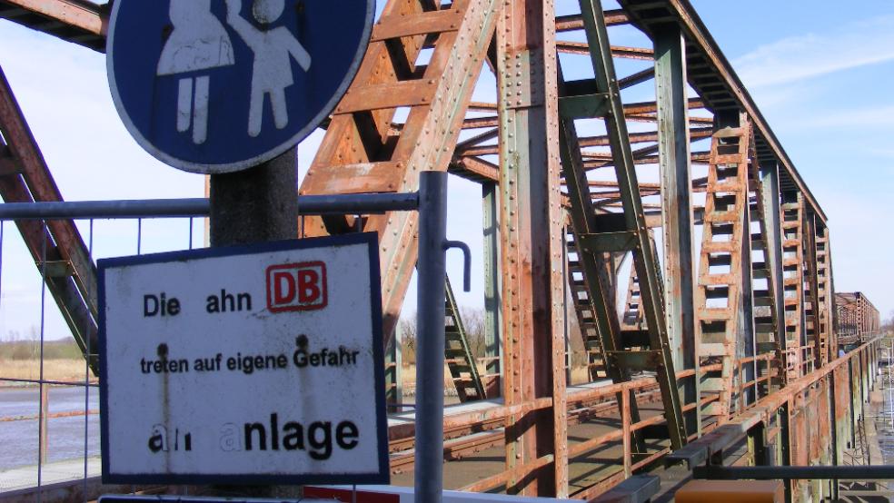 Vor dem Abriss der alten und dem Bau der neuen Friesenbrücke muss zunächst ein Planfeststellungsbeschluss genehmigt werden. © Foto: Szyska