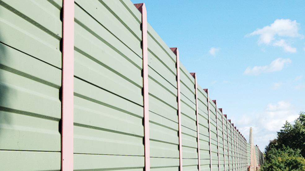 Die Lärmschutzwand an der Autobahn 31 in St. Georgiwold müsste verlängert werden, da der Verkehr und damit der Verkehrslärm immer mehr zunehmen. © Foto: Hoegen