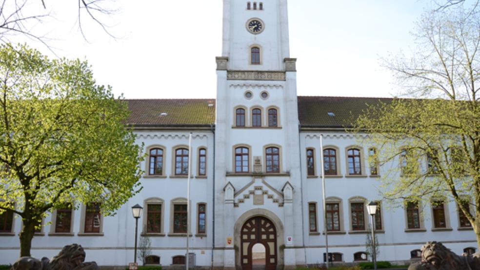 Der 38-Jährige Angeklagte und seine 28-jährige Freundin hatten unter anderem drei Überfalle auf eine Tankstelle in Norden begangen. © Archivfoto: Szyska