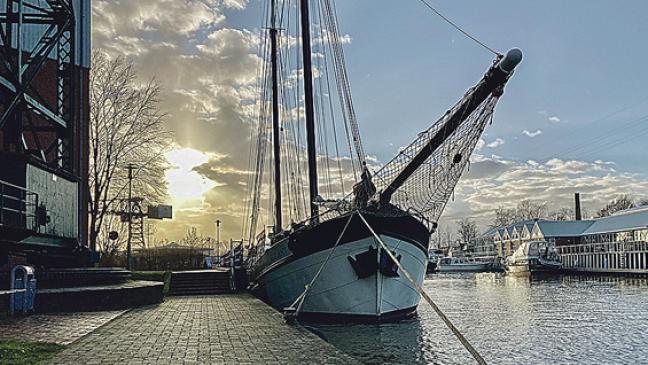 »Elegant« zum Winterlager in Papenburg