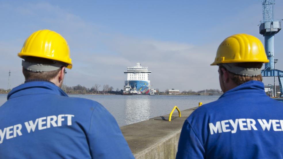 Auf der Meyer Werft arbeiten zunehmend Werkvertragskräfte, während die Stammbelegschaft durch die Beendigung von befristeten Arbeitsverhältnissen reduziert wird. © Symbolfoto: Meyer Werft
