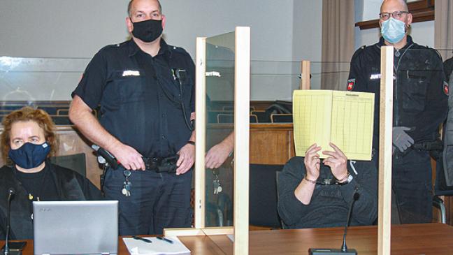 Mit Brotmesser auf Gesicht und Hals eingestochen