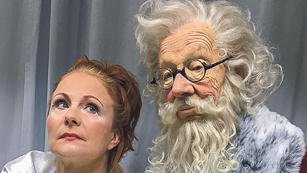 Christiane Leuchtmann und Hans Peter Korff verkörpern beim großen Nikolaus-Special von Papenburg Kultur am 5. Dezember um 19 Uhr die Hauptcharaktere »Angie und Niki«. © Foto: Stadt Papenburg
