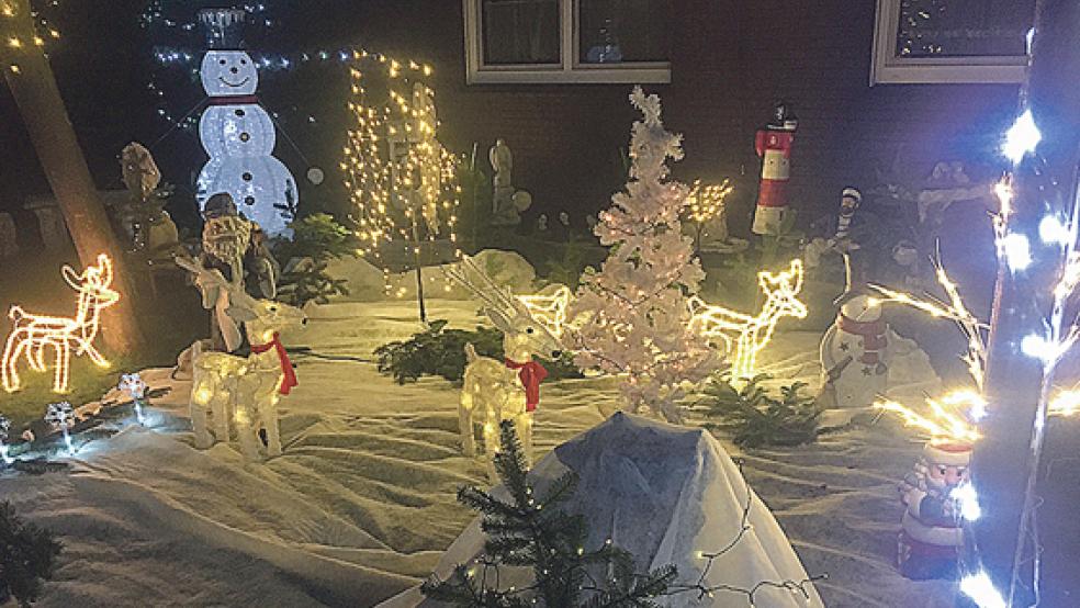 Der Vorgarten von Ralf Wiendl und seiner Frau Susanne in Holthusen soll auf das Fest der Liebe einstimmen. © Foto: Boelmann